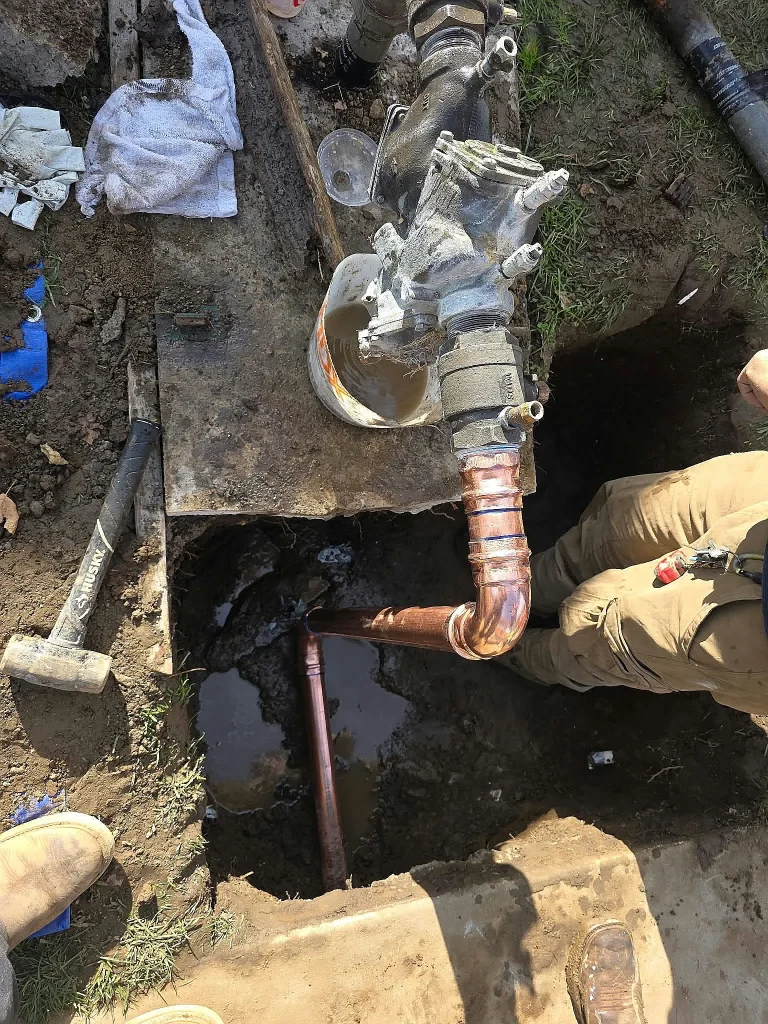 Copper supply line being fitted in an open trench